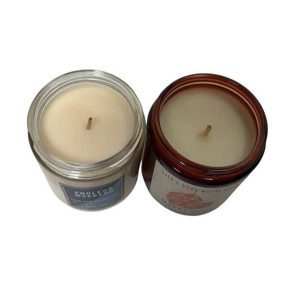 Bath & Body Works Happy Dust Endless Weekend 7oz 2 Single Wick Candle White Barn - Picture 4 of 4